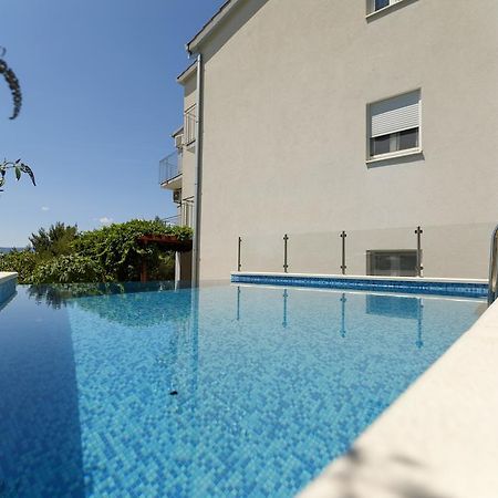 Apartments Sara & Nina โอมิช ภายนอก รูปภาพ