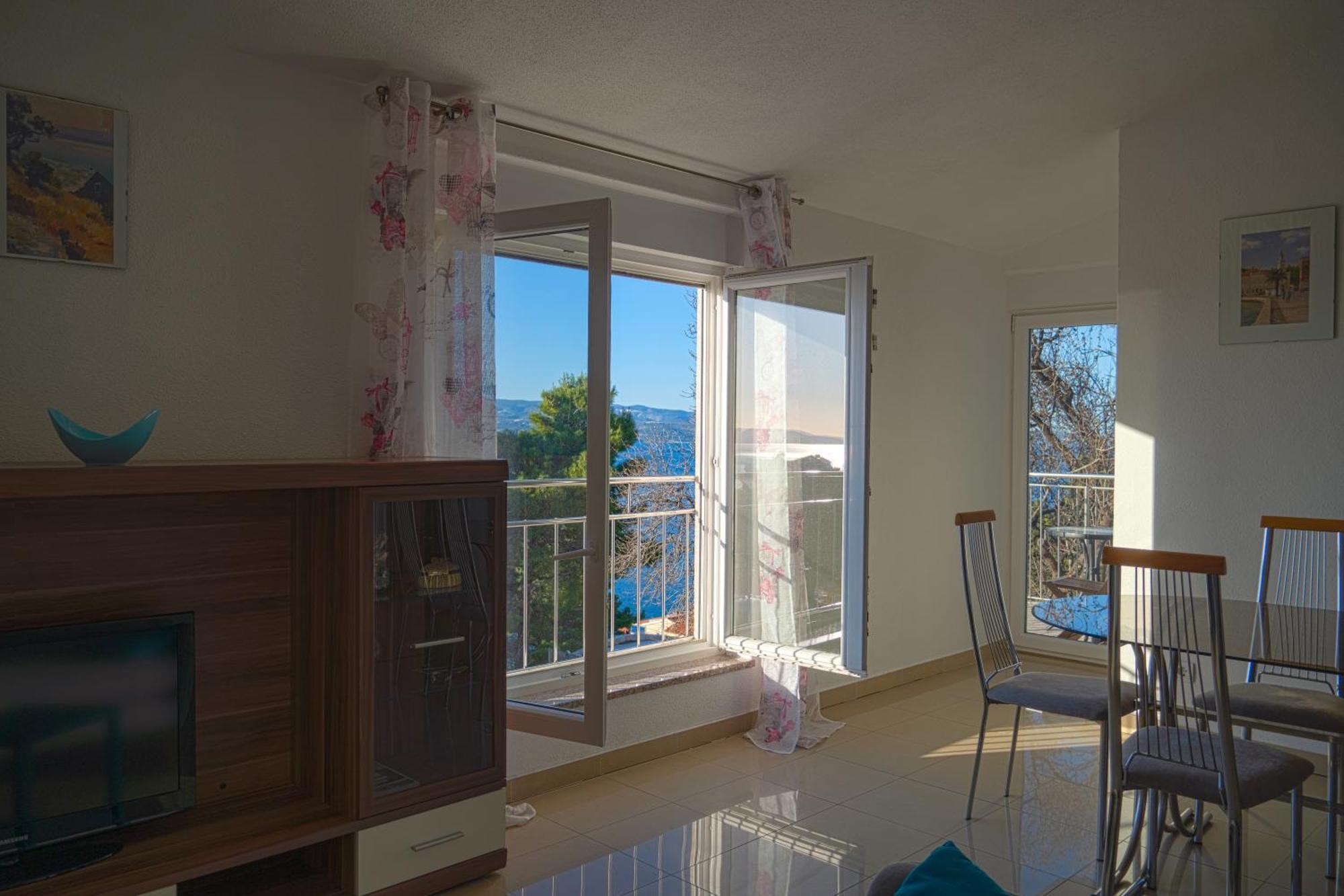 Apartments Sara & Nina โอมิช ภายนอก รูปภาพ