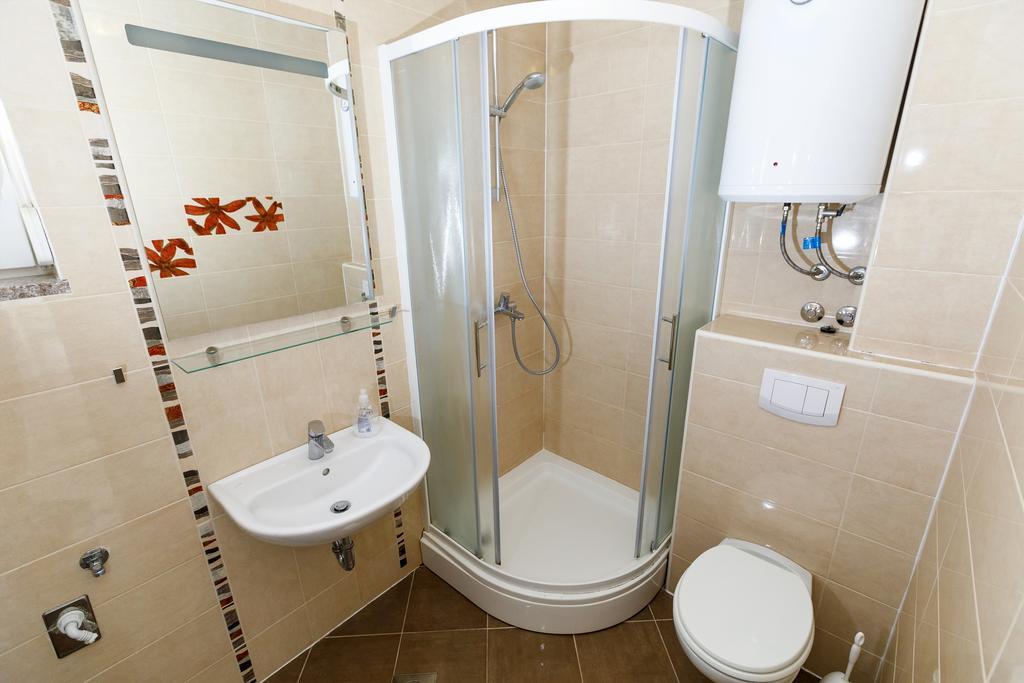 Apartments Sara & Nina โอมิช ภายนอก รูปภาพ