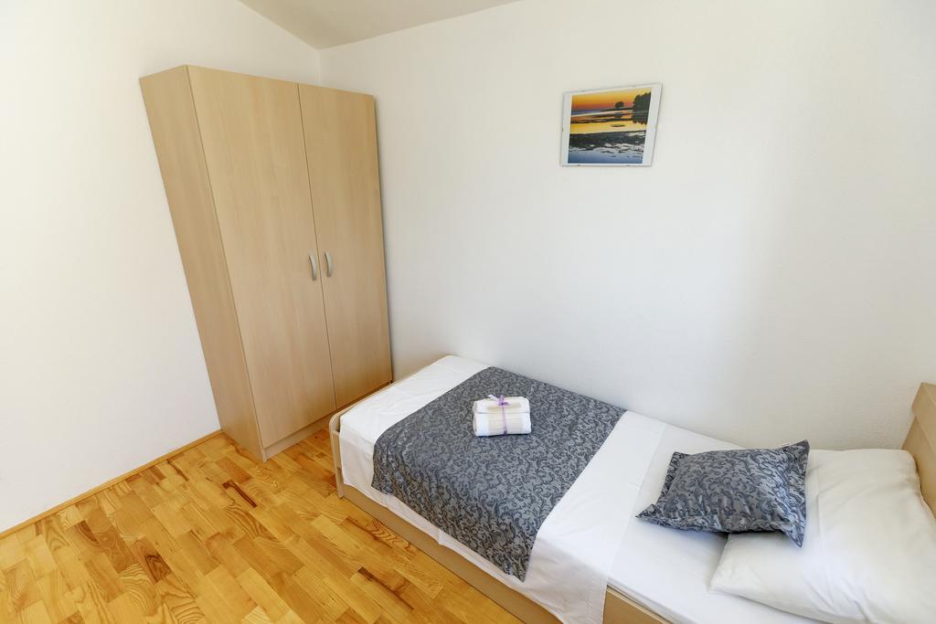 Apartments Sara & Nina โอมิช ภายนอก รูปภาพ